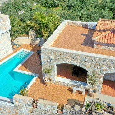 Άγιος Νικόλαος με πισίνα