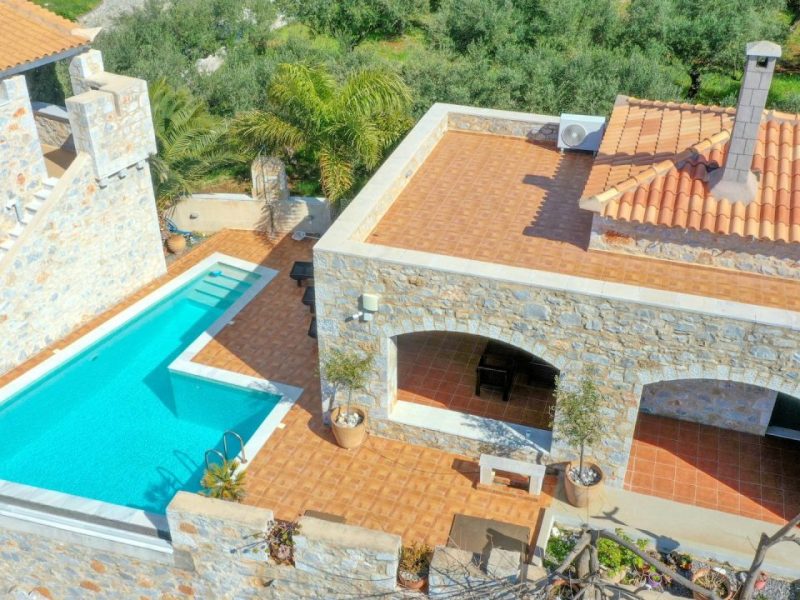 Άγιος Νικόλαος με πισίνα